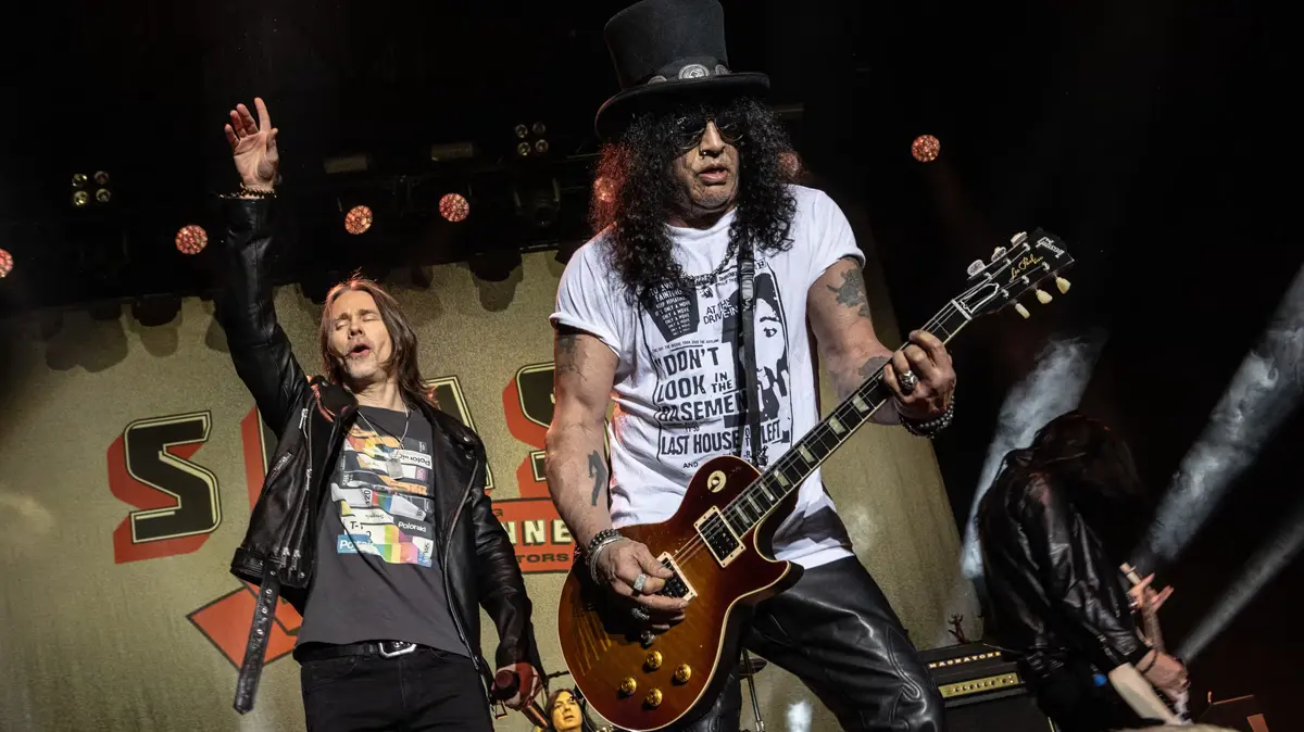 Tom Brady and partner Tom Wagner to pay over $200 million for stake in Las Vegas Raiders